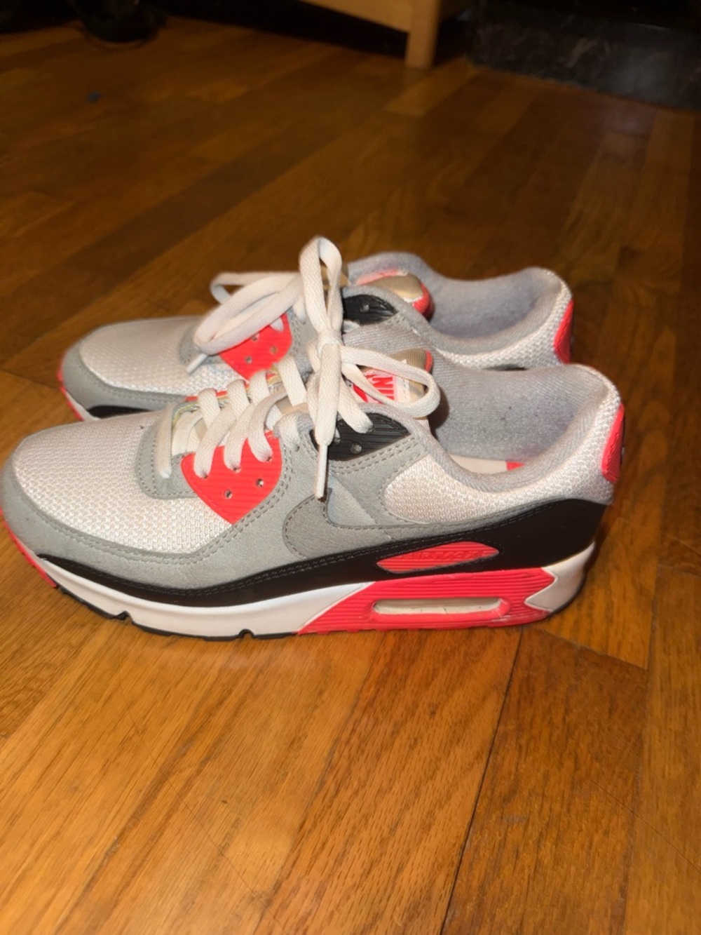 Nike AirMax (mens 8)